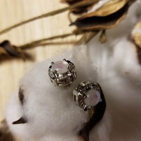 Beautiful round 925 sterling SILVER White Fire Opal stud - Picture 4 of 9